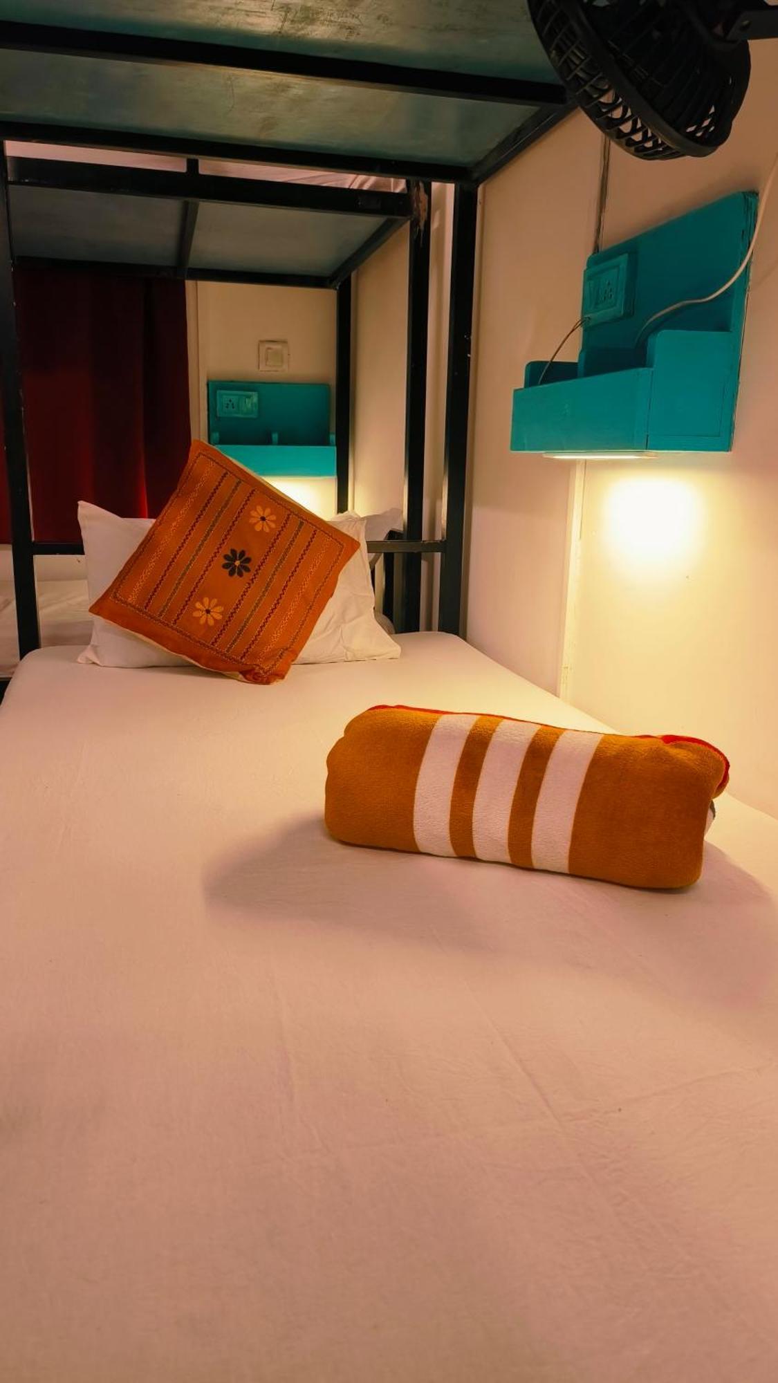 Mitra Hostel 阿姆波尔 客房 照片