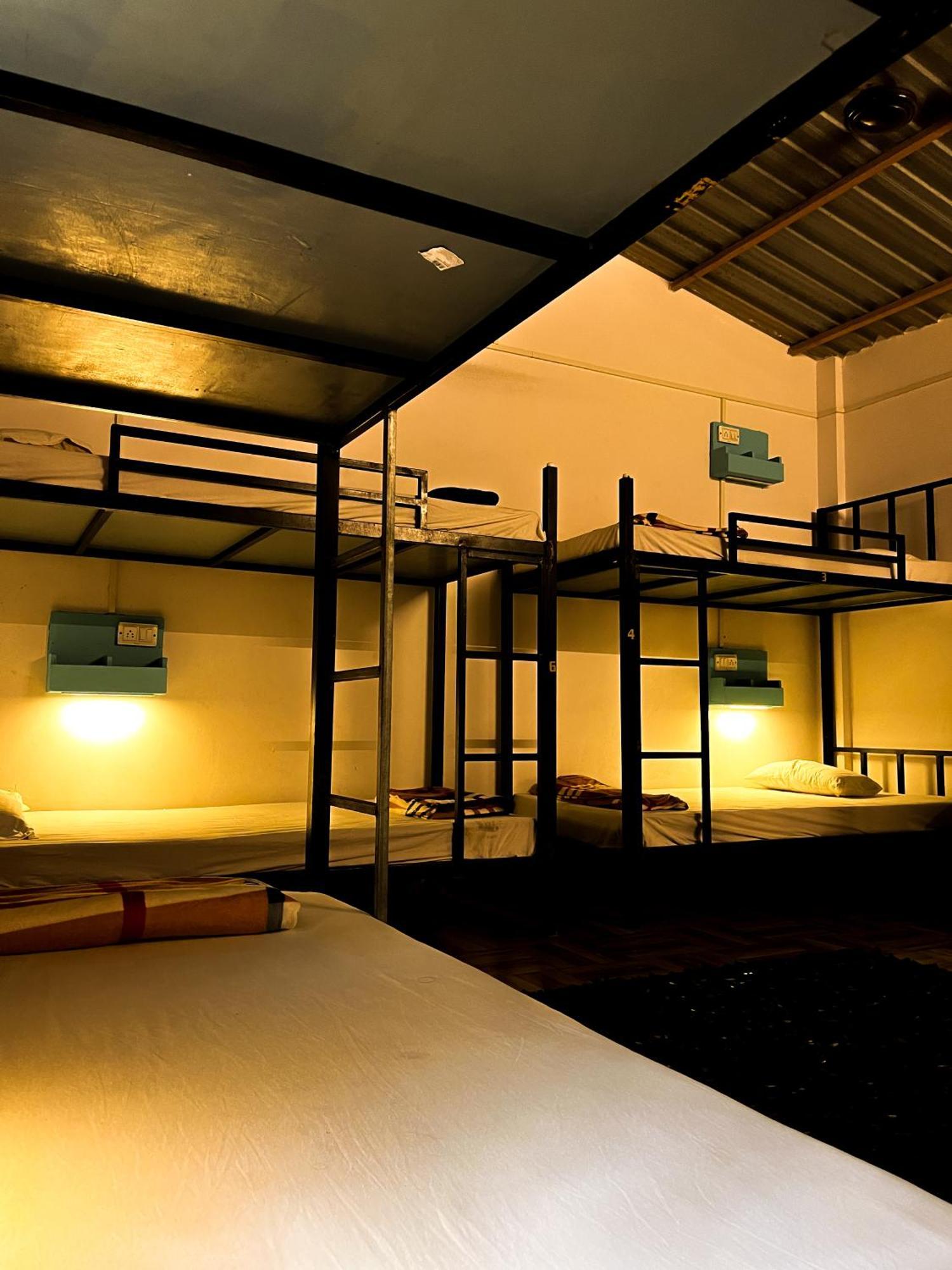 Mitra Hostel 阿姆波尔 客房 照片