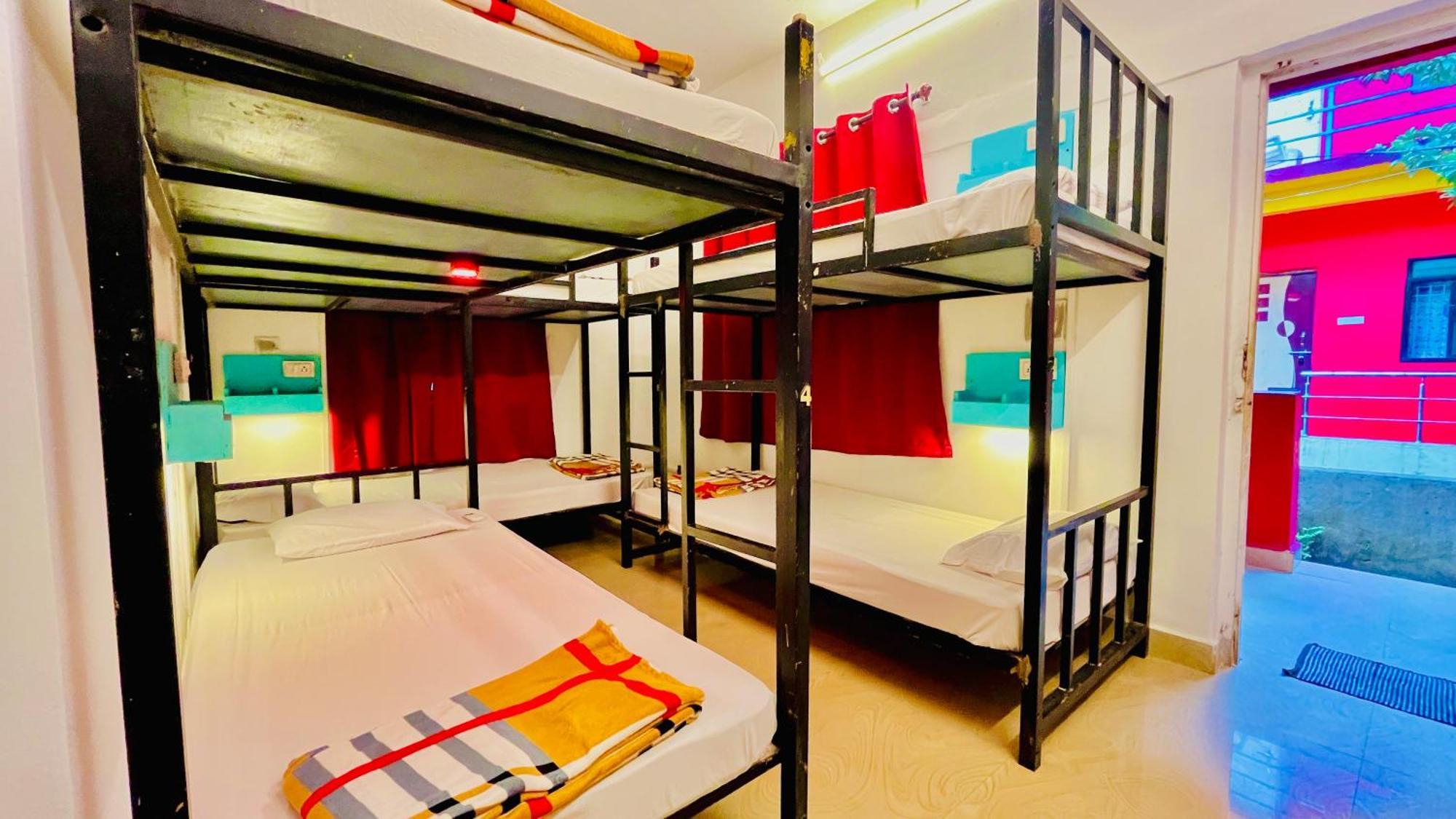 Mitra Hostel 阿姆波尔 客房 照片