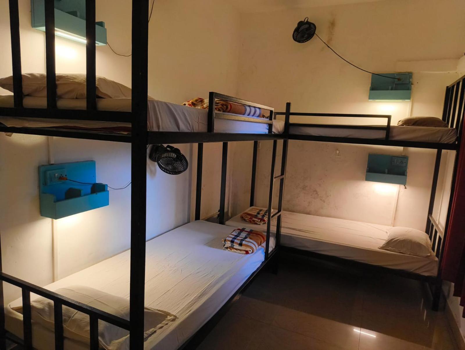 Mitra Hostel 阿姆波尔 客房 照片